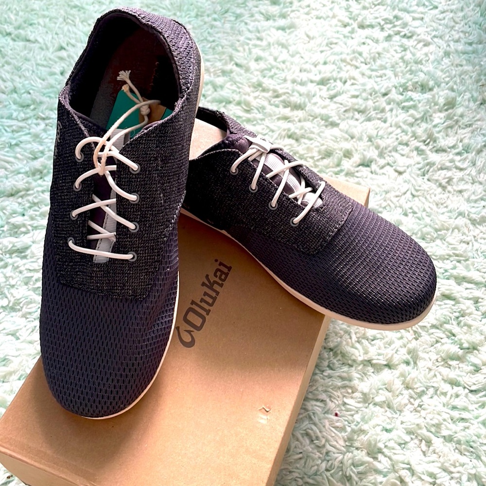 Olukai sneakers brand new!